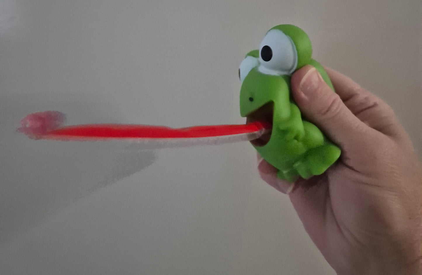 Squeezy Frog with Extending Tongue