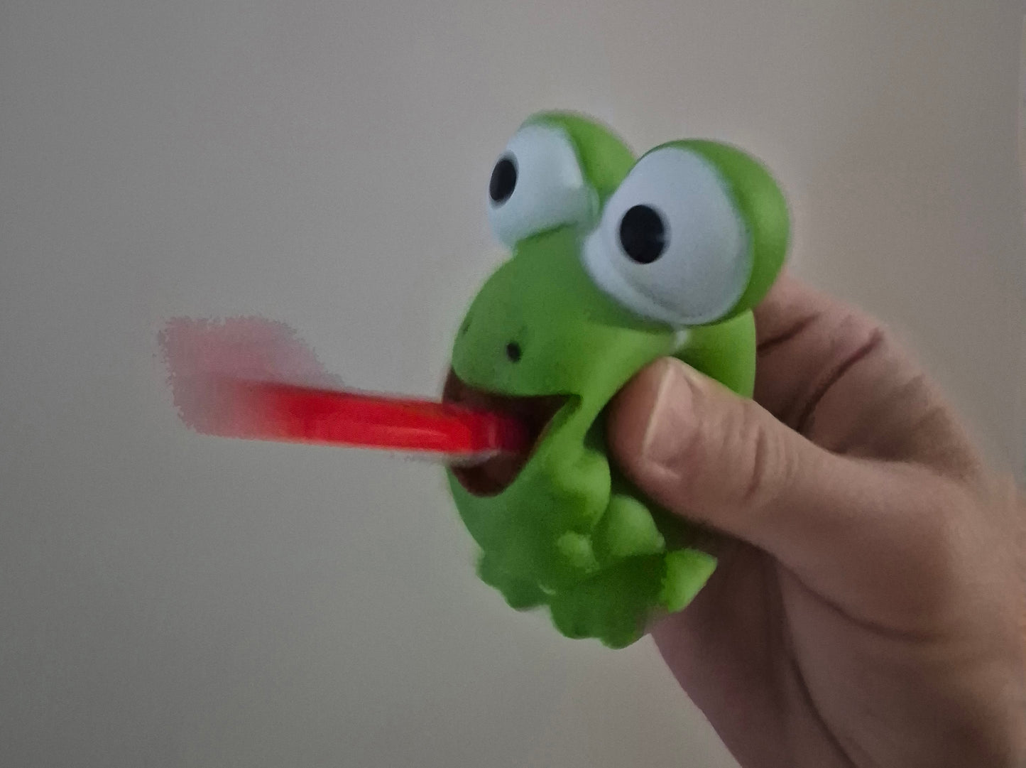 Squeezy Frog with Extending Tongue