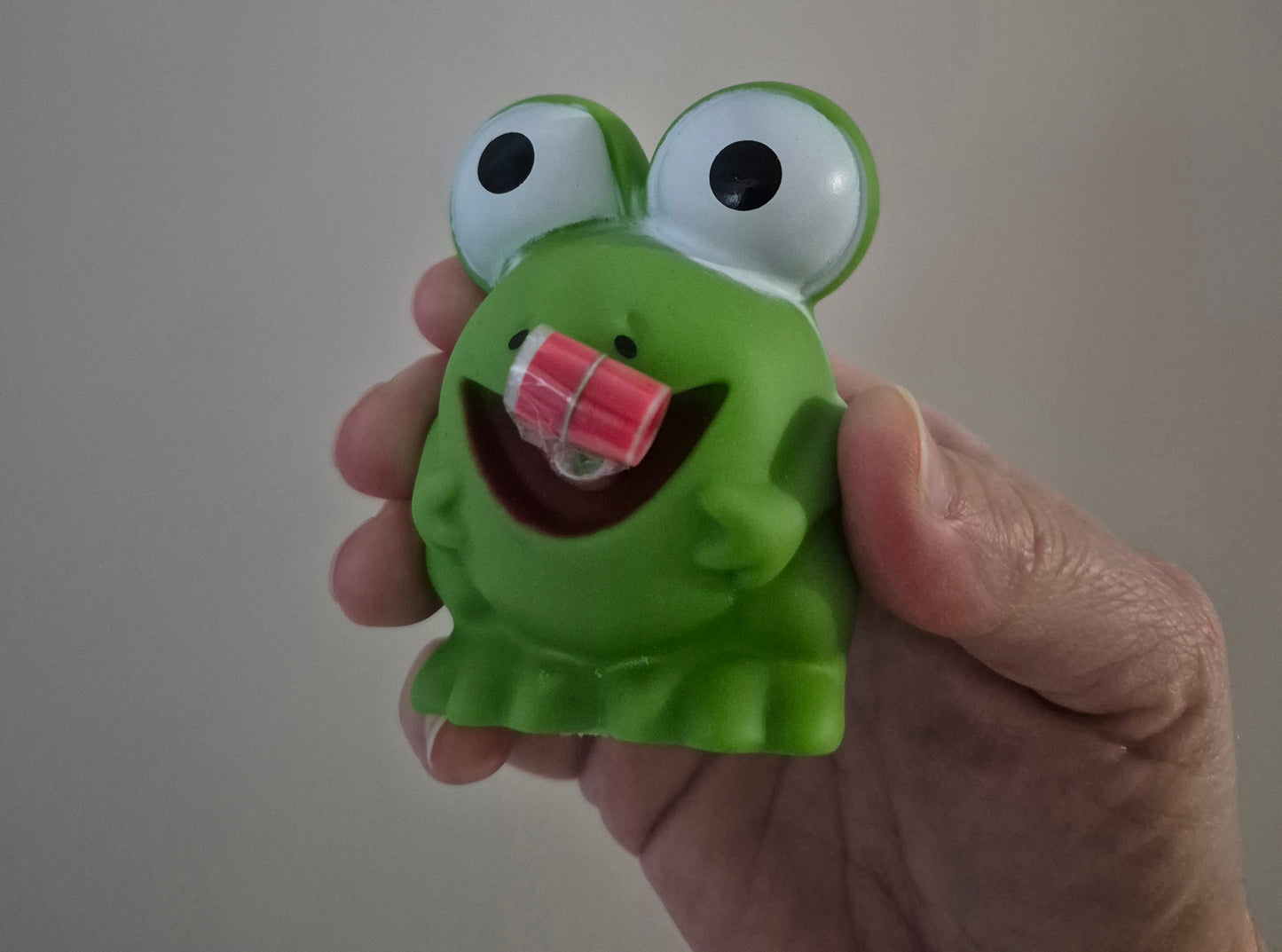 Squeezy Frog with Extending Tongue